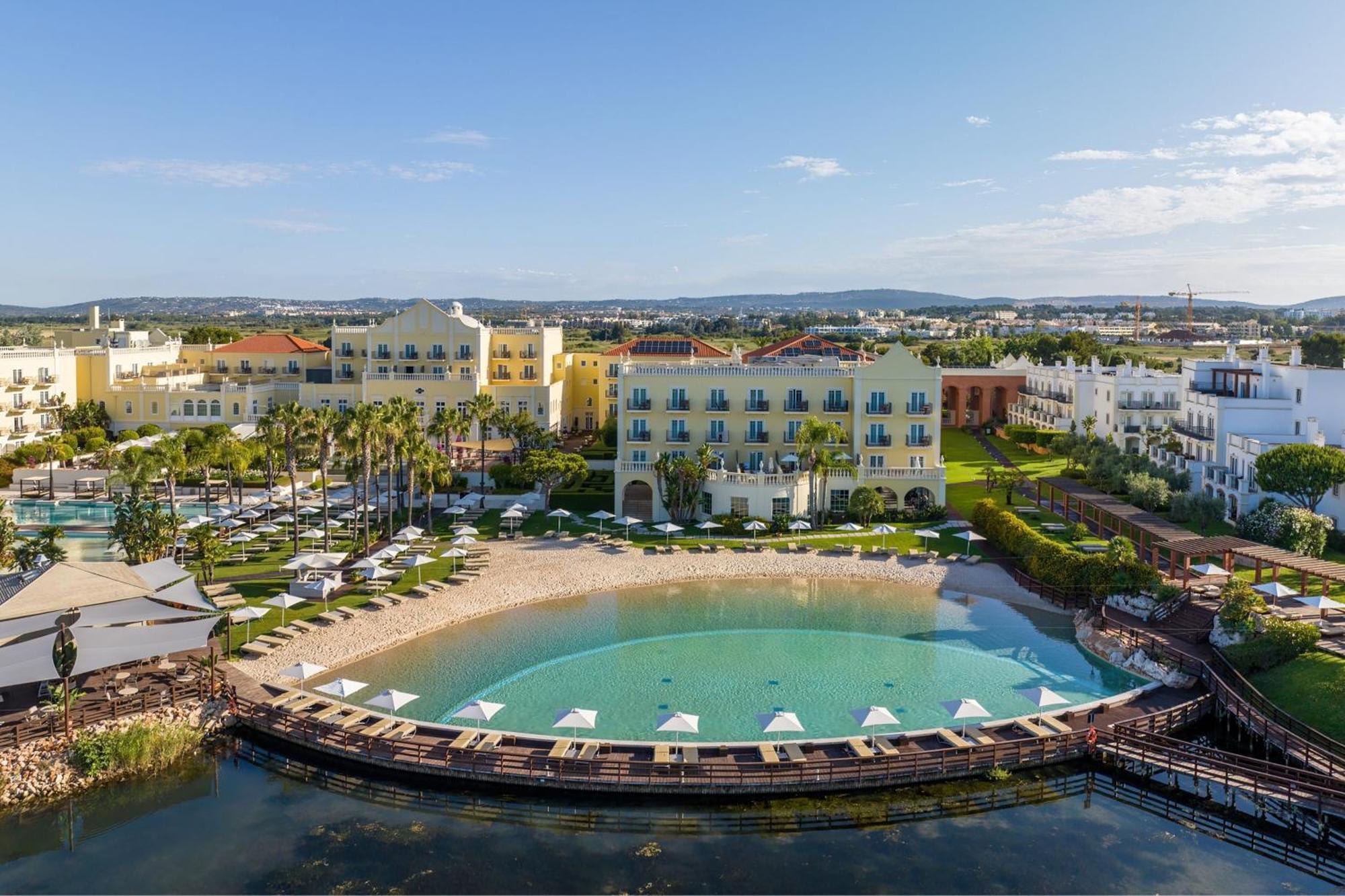 منتجع ذا لايك فيلامورا المظهر الخارجي الصورة Aerial view of the hotel