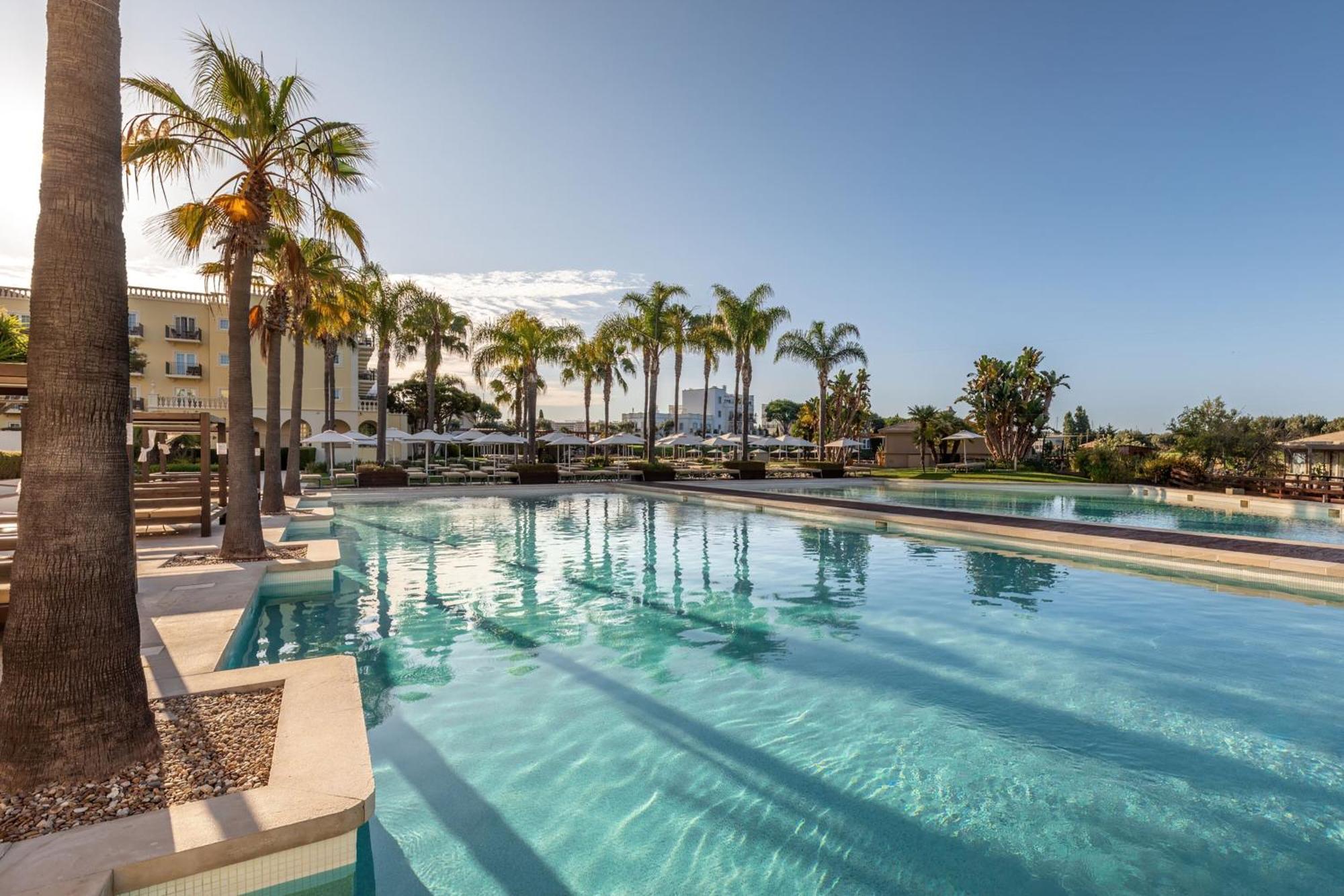 منتجع ذا لايك فيلامورا المظهر الخارجي الصورة The swimming pool at the hotel