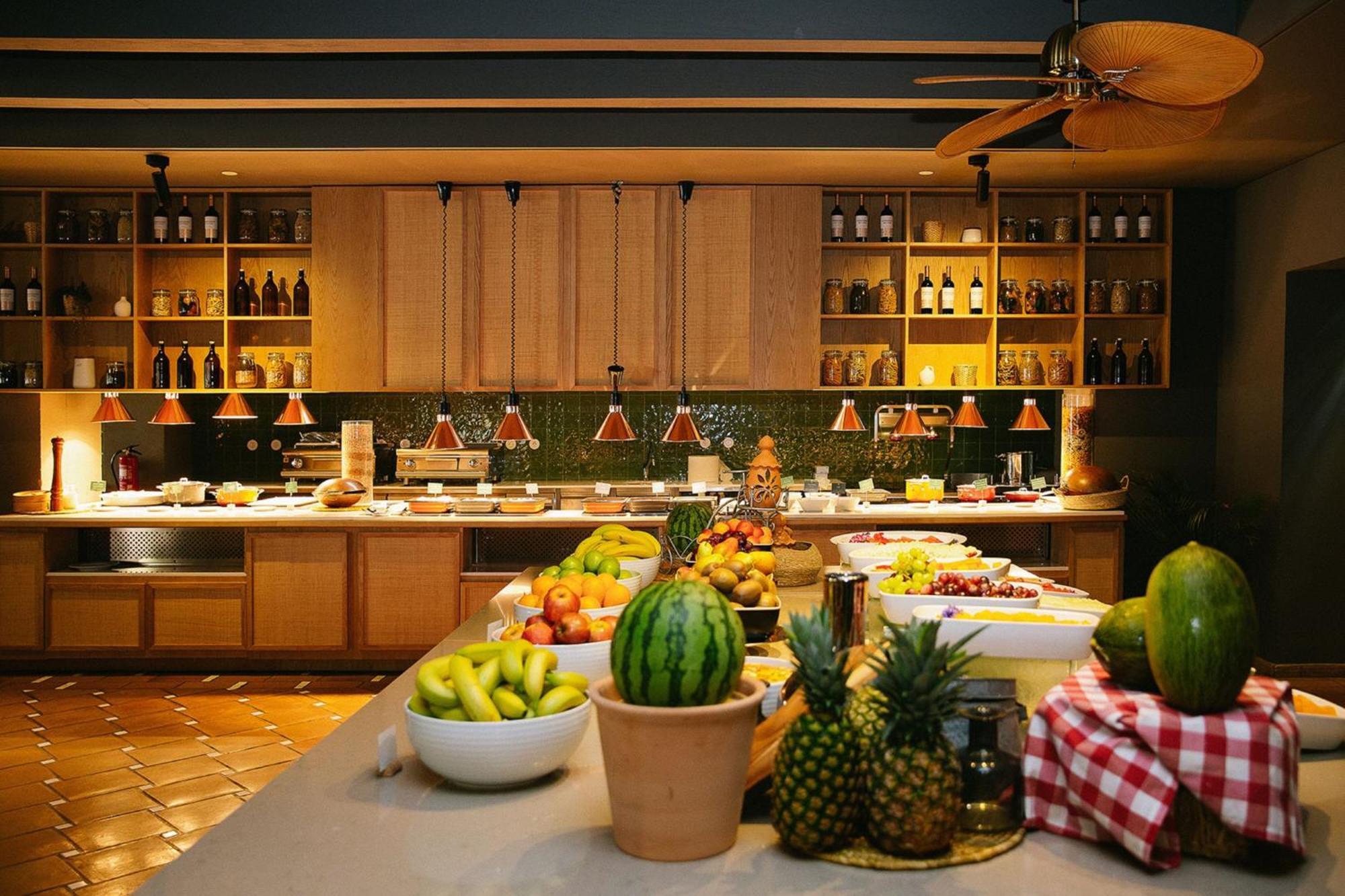 منتجع ذا لايك فيلامورا المظهر الخارجي الصورة A buffet at a hotel