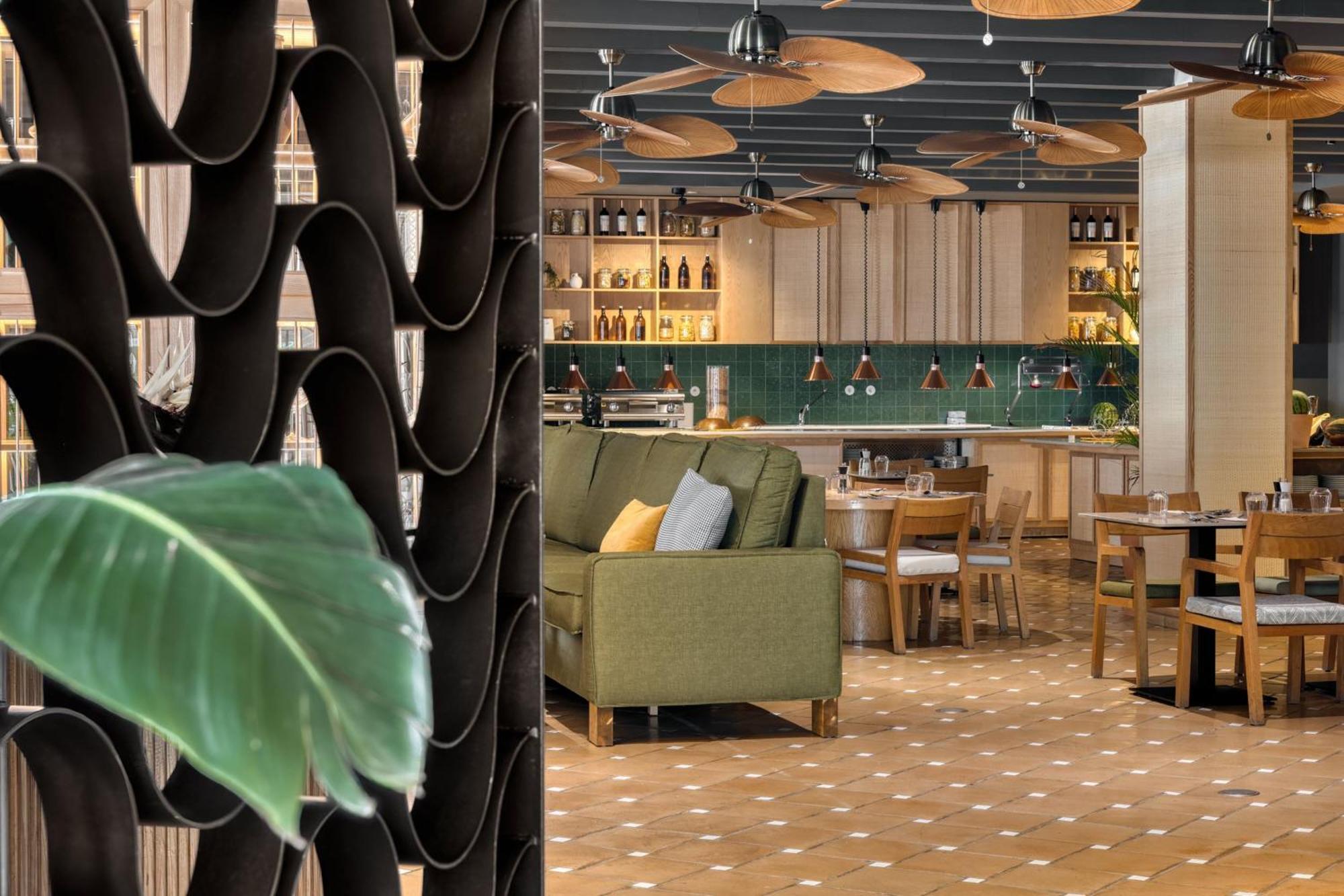 منتجع ذا لايك فيلامورا المظهر الخارجي الصورة The interior of the restaurant