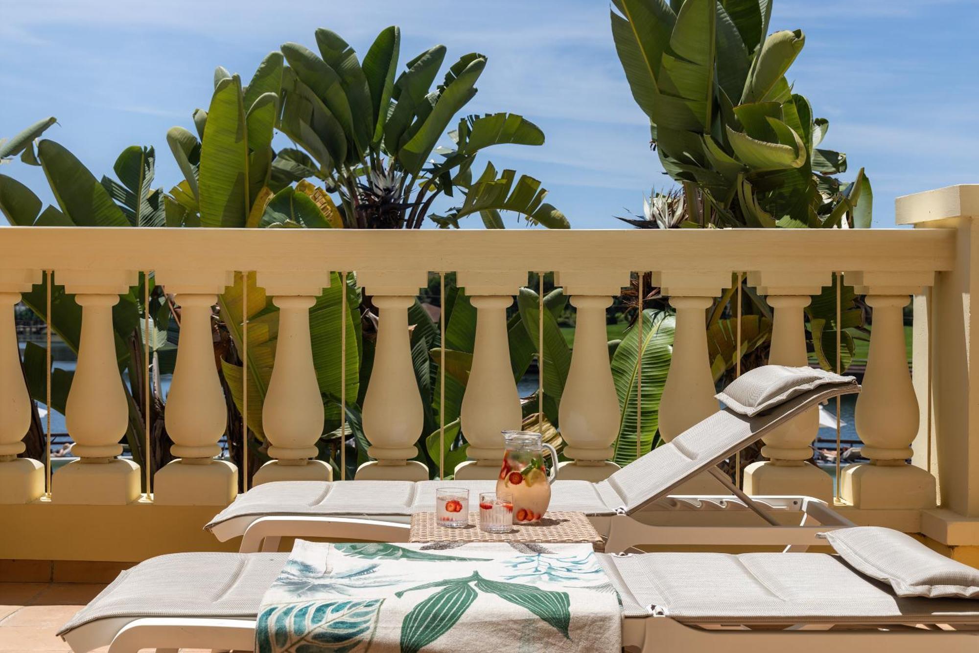 منتجع ذا لايك فيلامورا المظهر الخارجي الصورة The hotel's pool