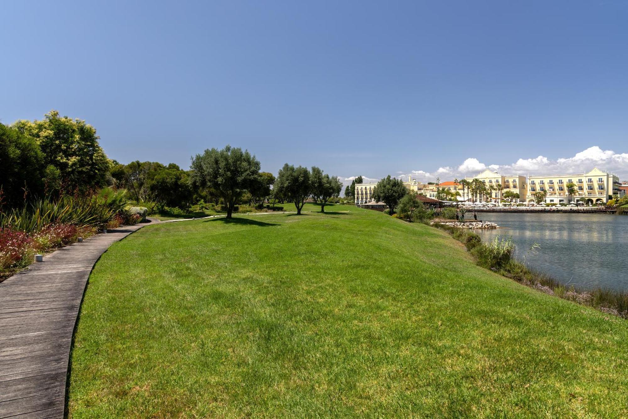منتجع ذا لايك فيلامورا المظهر الخارجي الصورة View of the park
