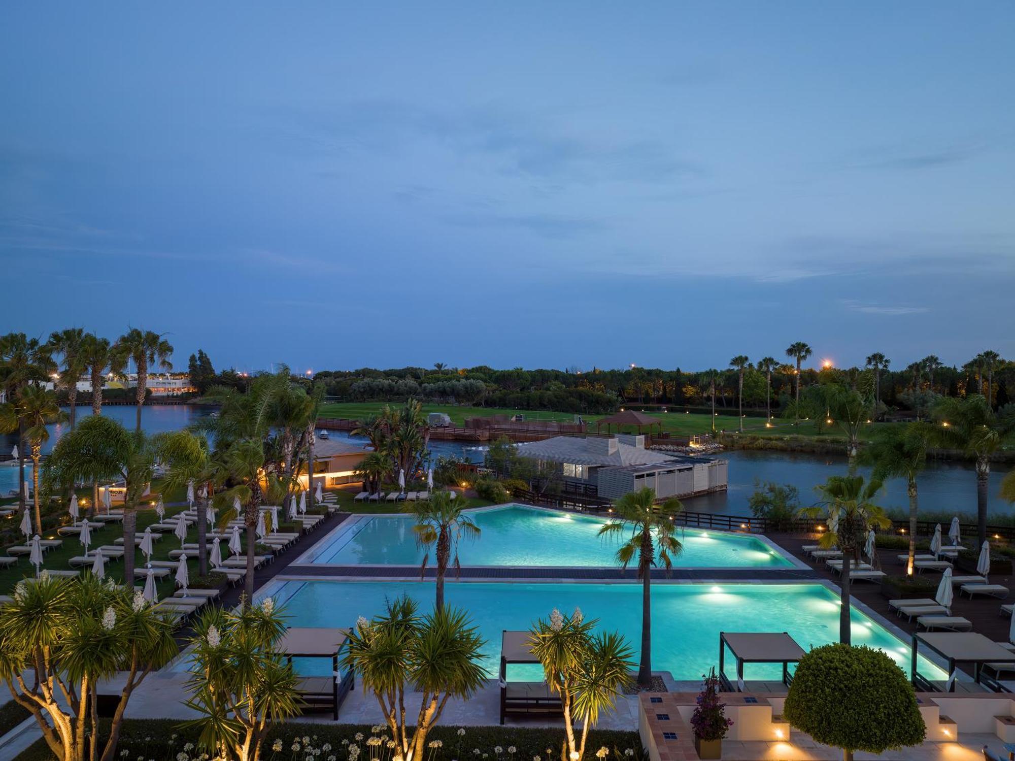 منتجع ذا لايك فيلامورا المظهر الخارجي الصورة The resort's main pool