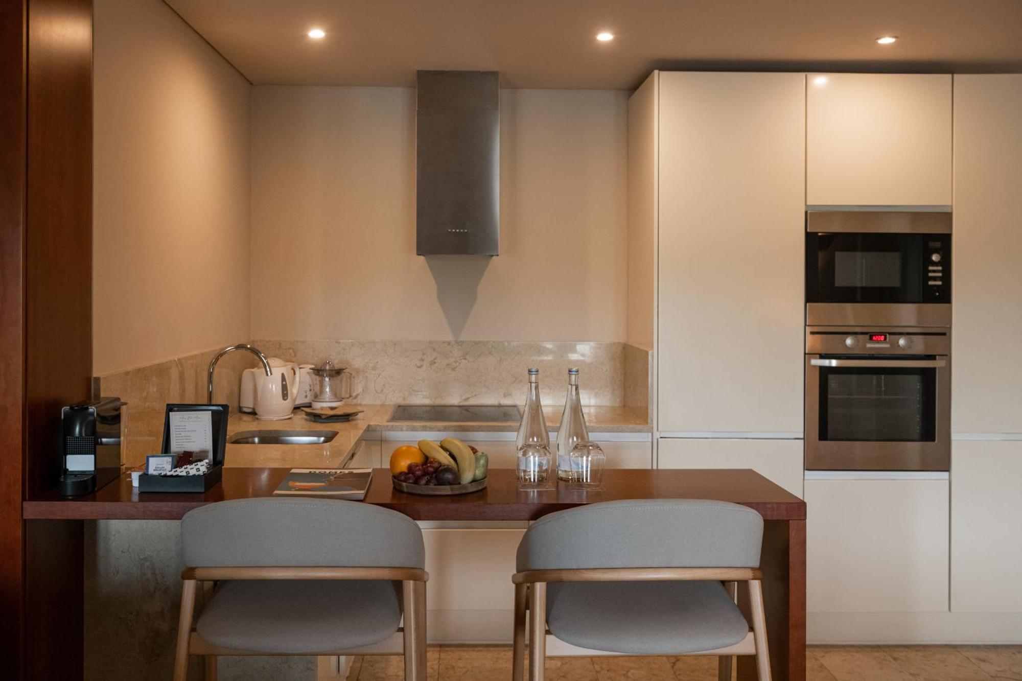 منتجع ذا لايك فيلامورا المظهر الخارجي الصورة A kitchen in a serviced apartment